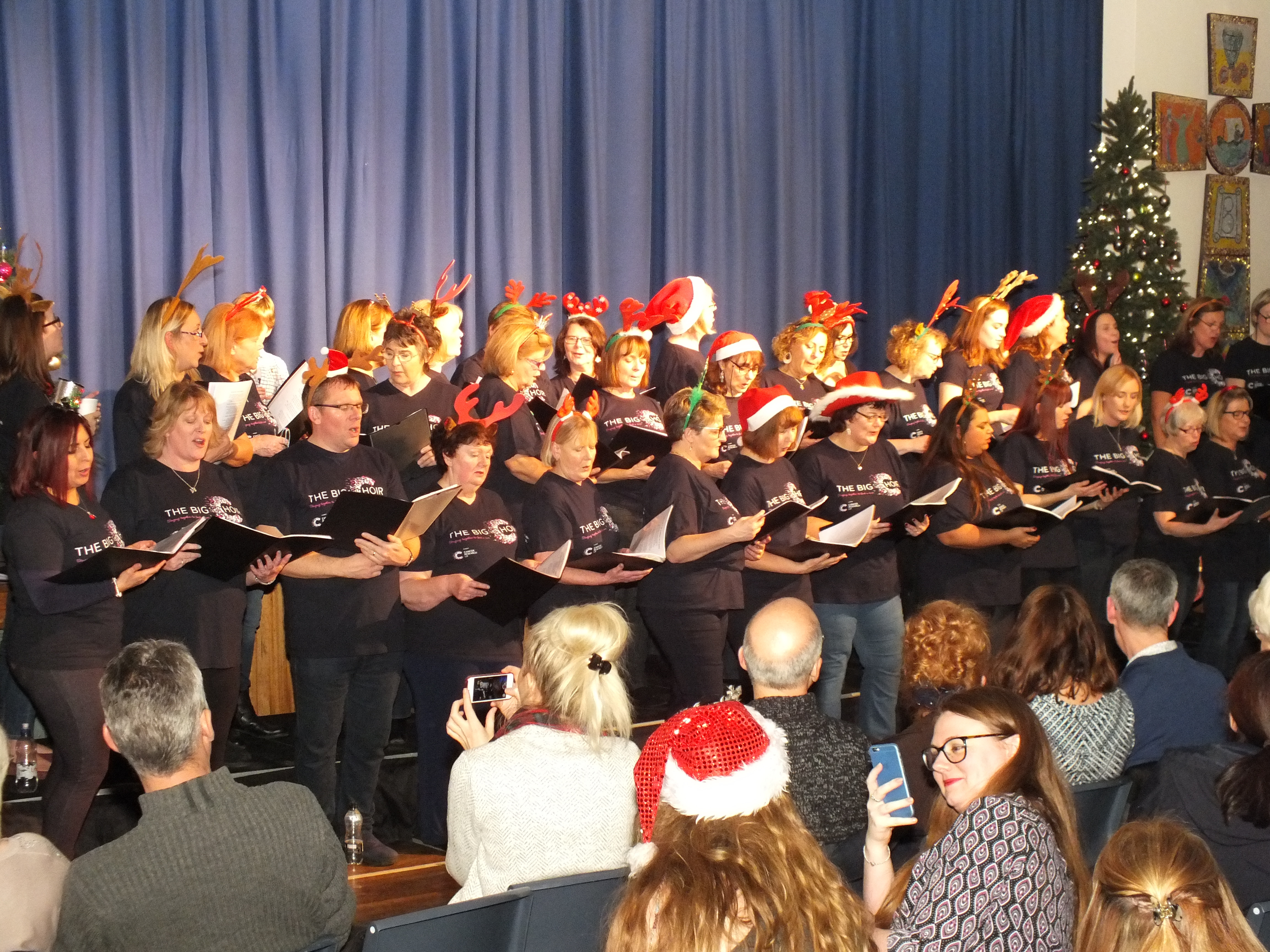 THE BIG CHOIR CHRISTMAS PERFORMANCE